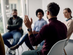 La Frontera Digital del Liderazgo: Cómo la Tecnología está Transformando el Coaching Ejecutivo