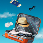 Maleta abierta en el aire con objetos de la lista de cosas para llevar de viaje